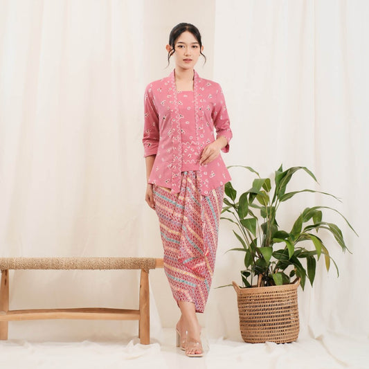 Look glamorous with the New Kutu Jumputan Batik Kebaya - Dusty Pink, Kebaya Dress, Kebaya, Kebaya Modern, Kebaya Encim, Kebaya Skirt