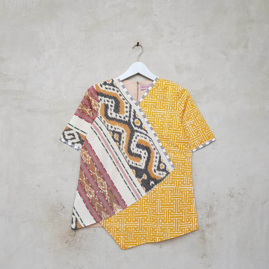 Kreative Mode: Cremefarbenes Batik-Top mit charmantem Touch, Damenkleid, Bluse, moderne Batik-Oberteile, Damenbluse, Batikbluse, Batik für Damen