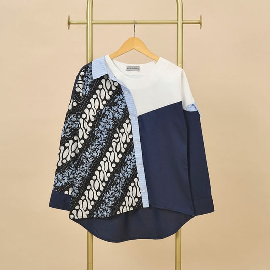 Skurrile Raffinesse: Marineblaues Batik-Top für einen unverwechselbaren Look, Damenkleid, Bluse, moderne Batik-Oberteile, Damenbluse, Batikbluse, Batik für Damen