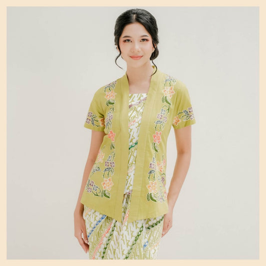 Green Batik Encim Kebaya - Classic and Trendy with Short Sleeves, Kebaya Dress, Kebaya, Kebaya Modern, Kebaya Encim, Kebaya Se, Kebaya Skirt