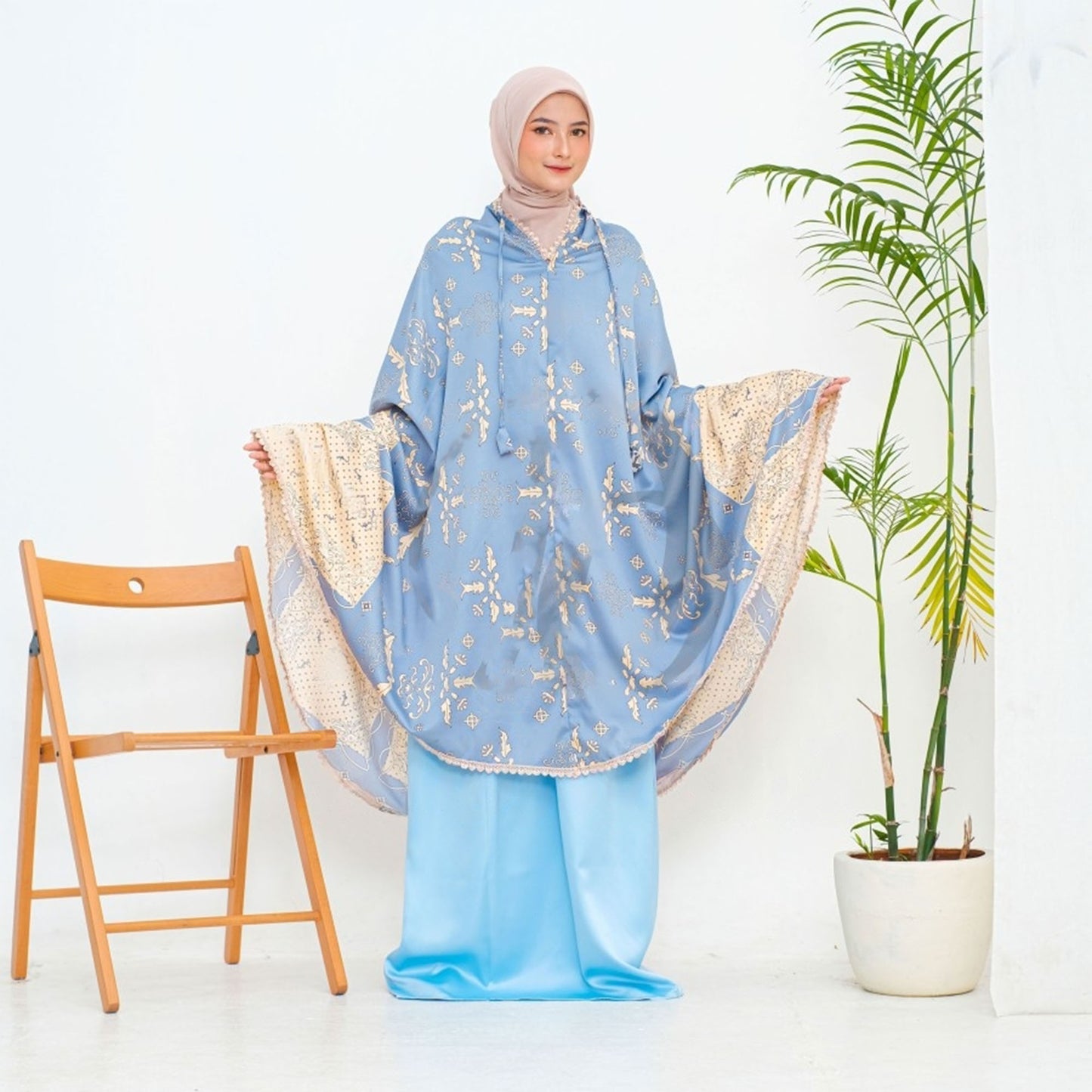 Exquisite Eleganz Dionisia Aghnias Premium Batik 2-in-1 seidiges Reise-Gebetsset für Erwachsene, Gebetsset für Frauen, Gebetskleid, Mukena, Gebetsset