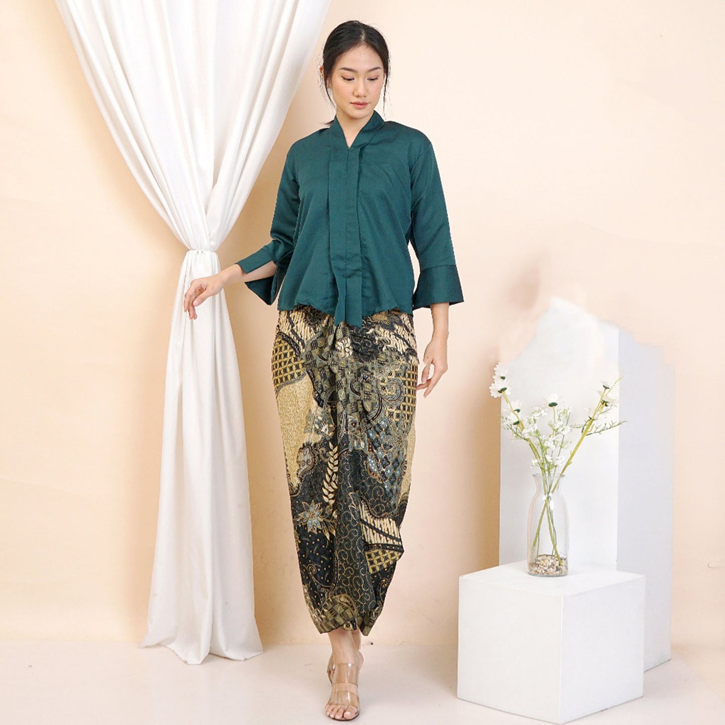 Stylish and Trendy Kutubaru Kebaya Set with Batik Skirt Perfect for Graduation and Special Occasion