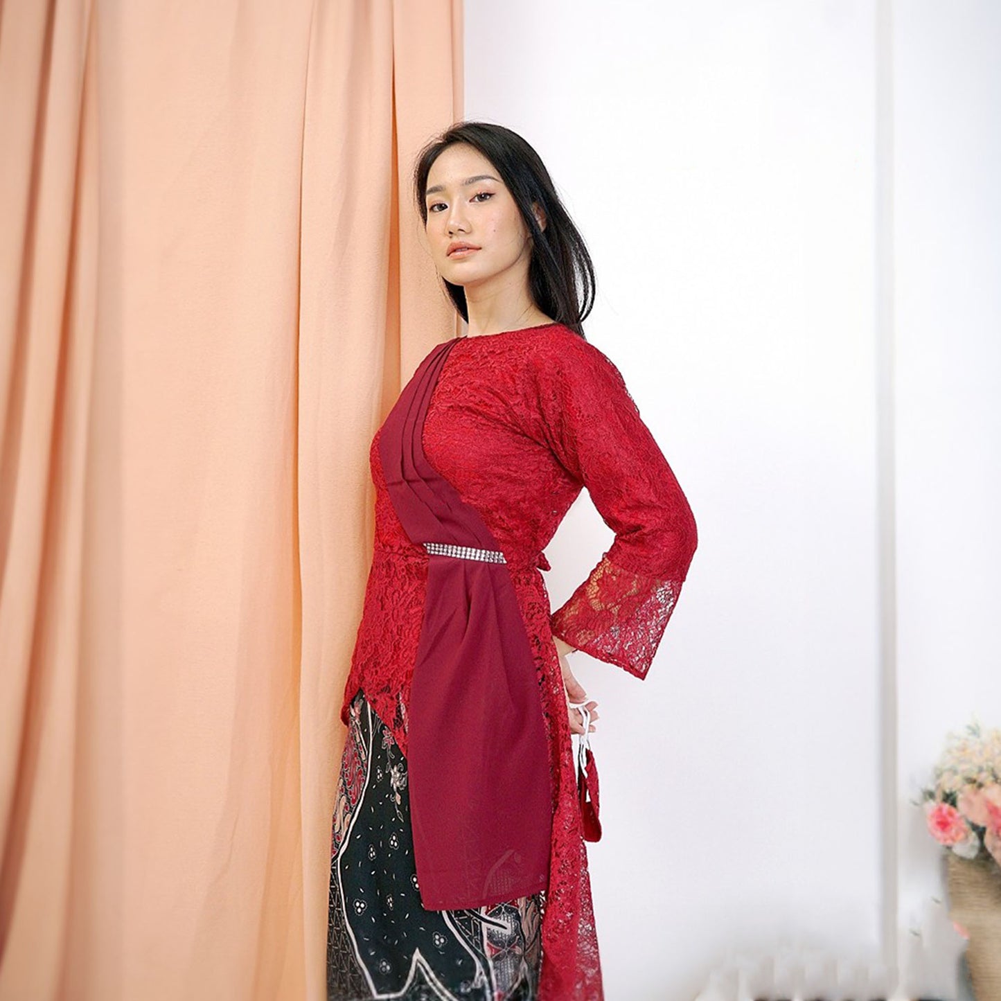 Stunning Modern Lace Kebaya Set with Stretch Skirt and Batik Motif