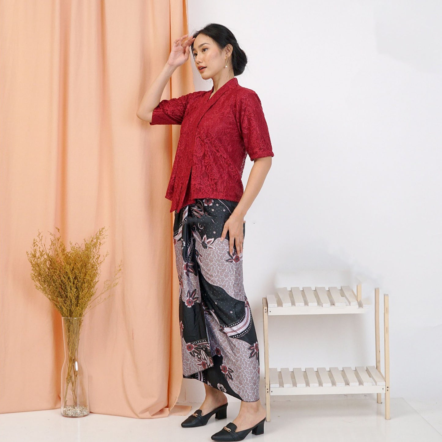Floy Kutubaru Lace Kebaya Set Affordable and Fashionable
