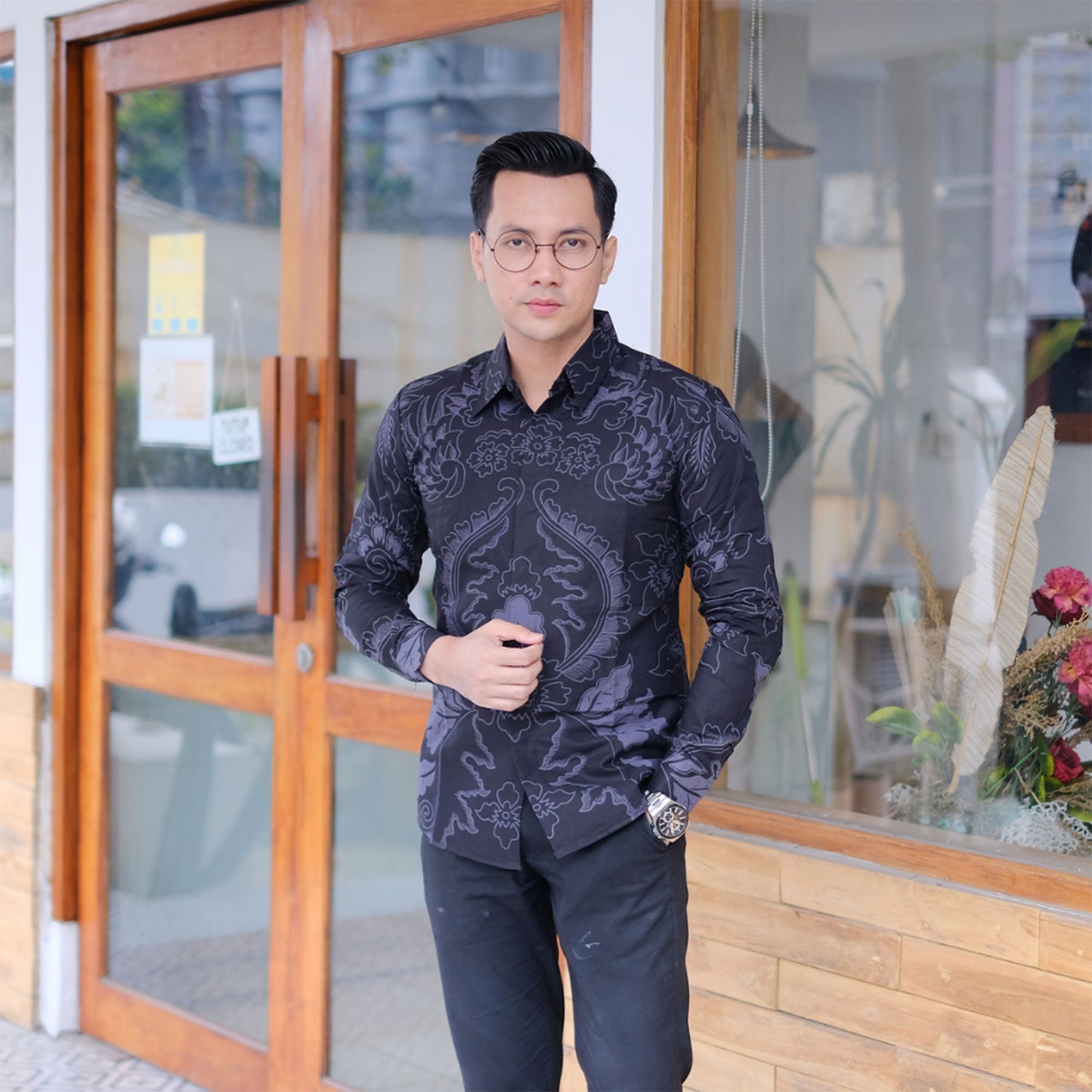 Timeless Elegance Men's Grey Batik Shirt with Long Sleeves Slim-Fit and Crown Motif