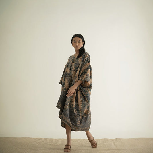 Zeitgenössischer Kaftan-Stil mit Kalong-Design, bescheidenes Hijab-Kleid