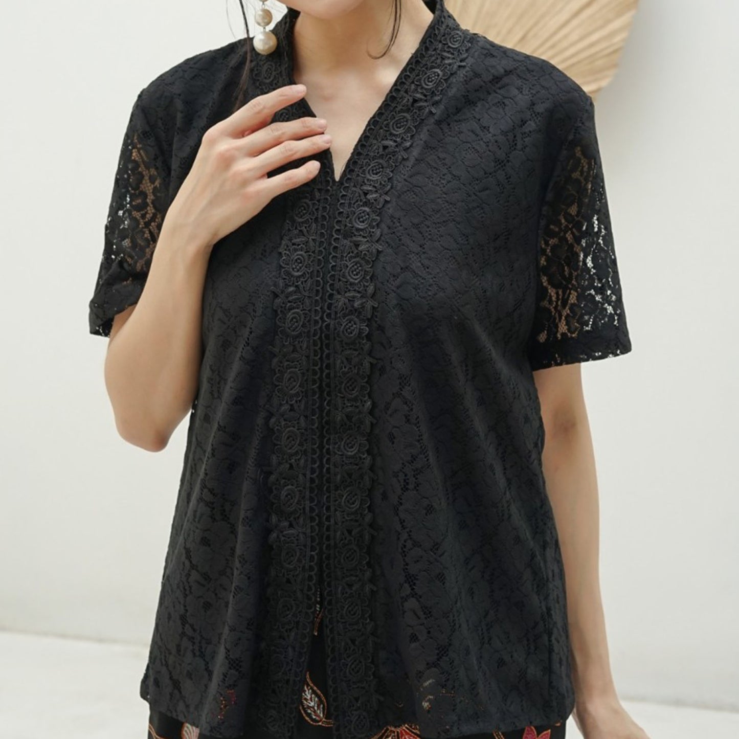 Jumbo Size Elegant Black Lace Short Sleeve Kebaya Encim
