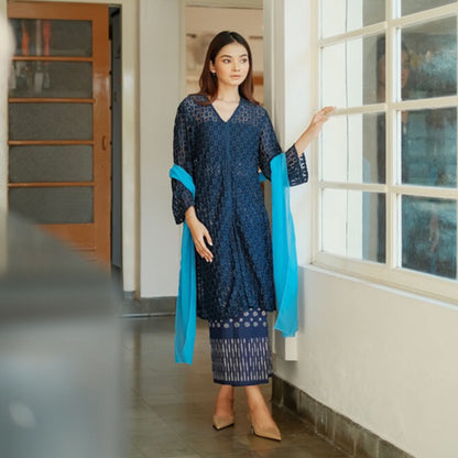 Kebaya Tunik Lace Radiate Elegance with Exquisite Lace Details