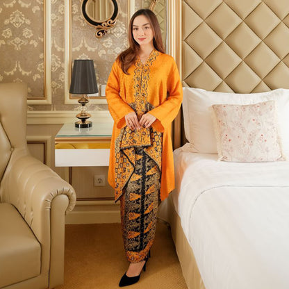 Maharani Busui Kebaya Set und Wickelrock Batik Elegantes Modeset
