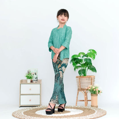Children's Polararu Kebaya Suit with Batik Plisket Skirt
