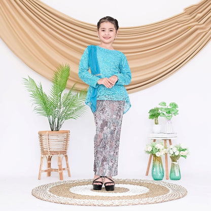 Children's Kebaya Suit with Brukat Material and Ceruty Shawl