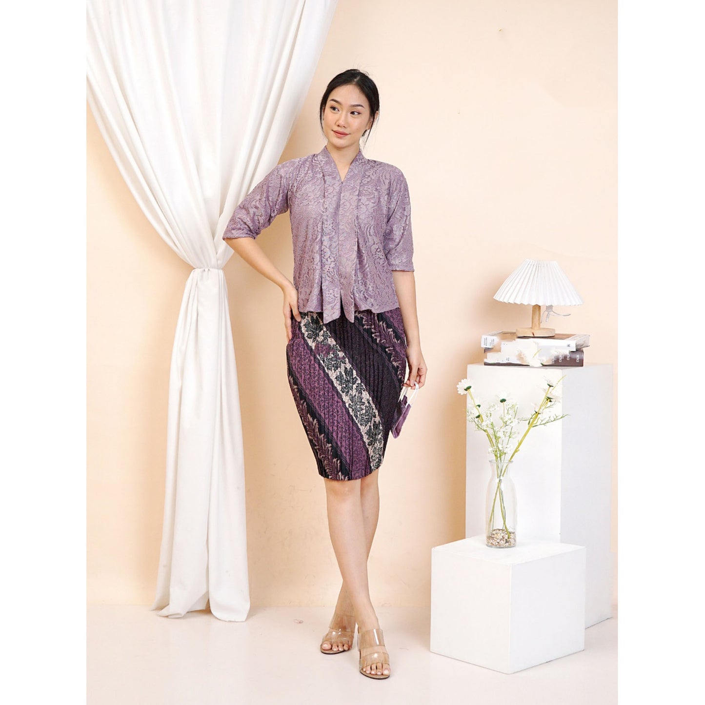 Short Sleeved Floy Brukat Kebaya Kutubaru Set Plisket Short Skirt and Batik Motif