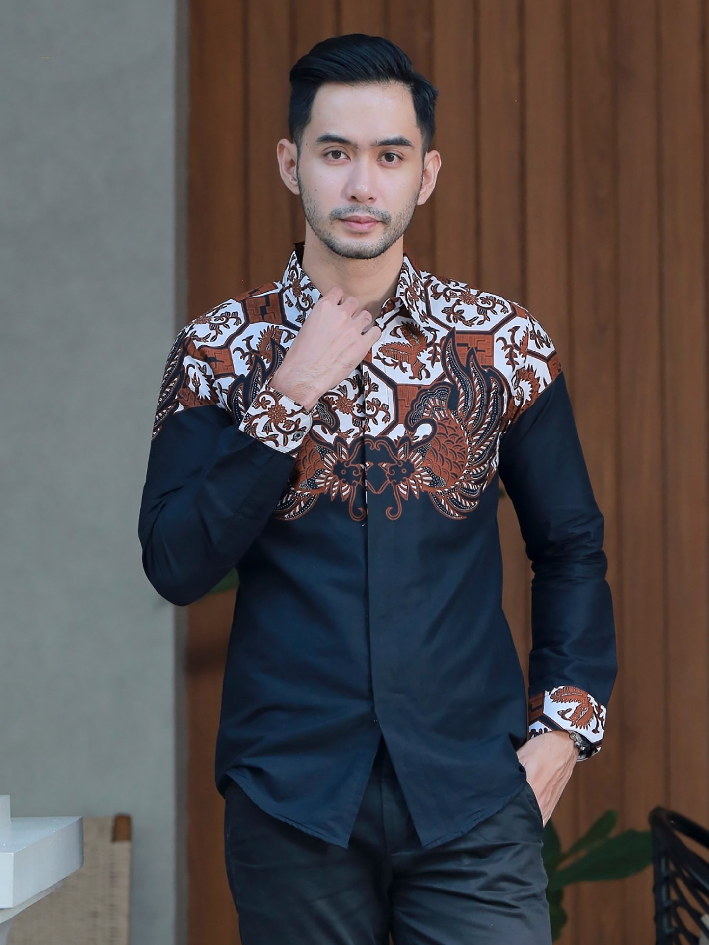 Aditya Exquisites langärmeliges Premium-Batik-Shirt von Lakhsana Batik, Herren-Batik, Batik-Shirt, Batik für Männer 