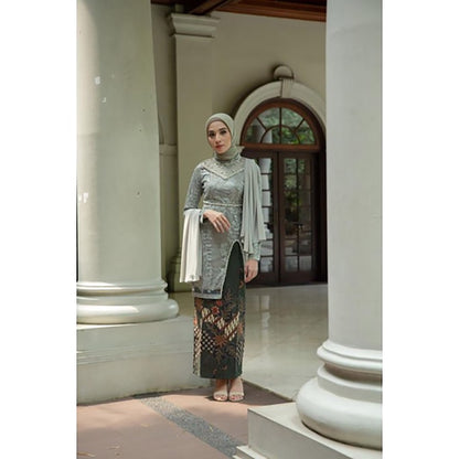 Een hedendaagse elegantie Nadin's moderne Kebaya Aisyahnajwa collectie, Kebaya Batik, Kebaya jurk, Kebaya, Kebaya Modern, Kebaya Encim 