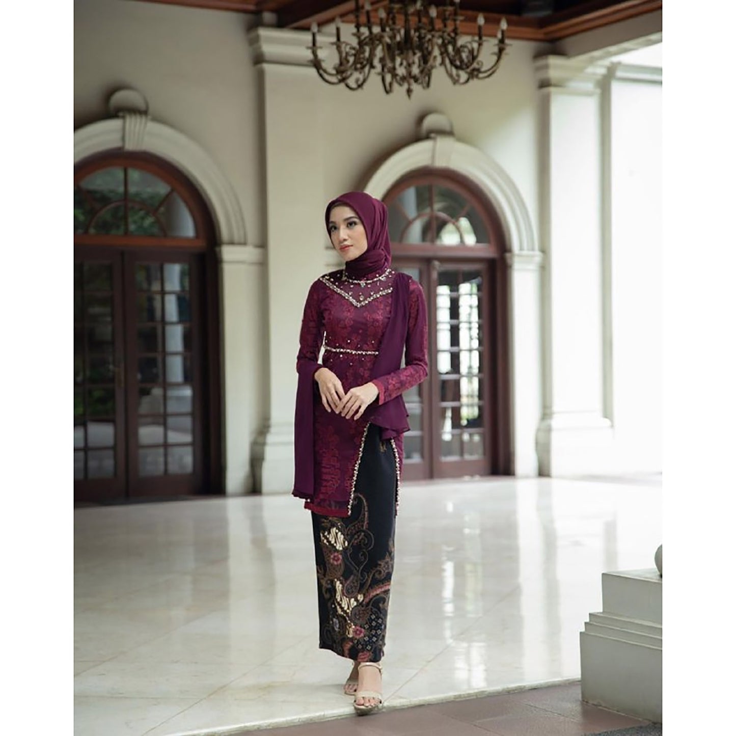 Eine zeitgenössische Eleganz Nadins moderne Kebaya Aisyahnajwa-Kollektion, Kebaya Batik, Kebaya-Kleid, Kebaya, Kebaya Modern, Kebaya Encim 